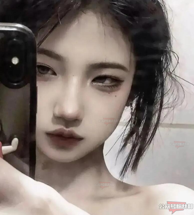 网红林清平疑似在酒吧上班 被金主台上充十几万