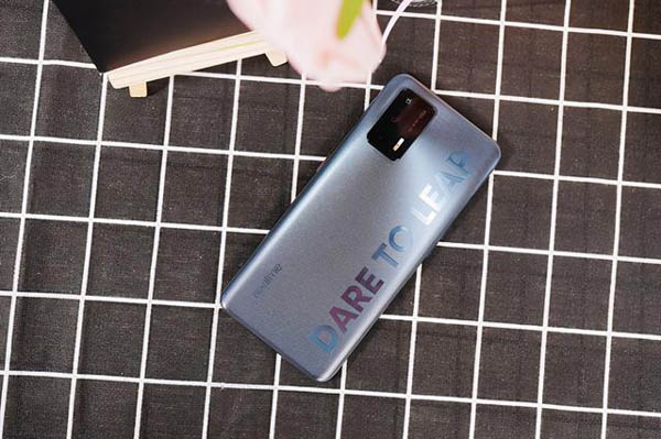 红米note11pro和真我q3pro哪个更值得入手