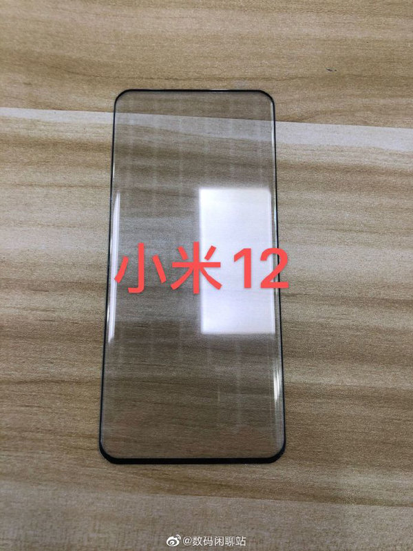小米12曝光-小米12地铁谍照