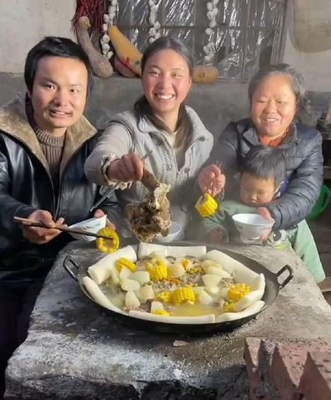 牛爱芳的小春花翻车事件是怎么回事？