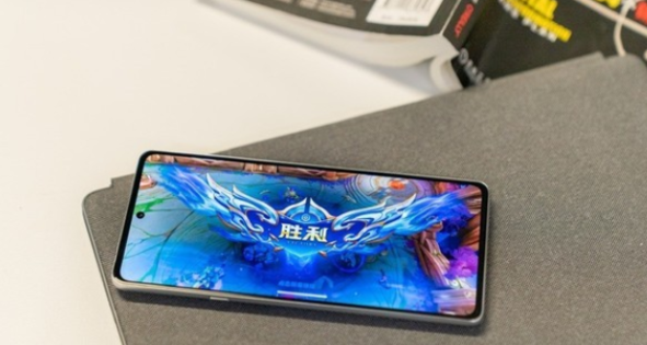 摩托罗拉edgeX30屏幕是oled还是lcd