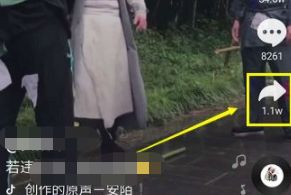 抖音怎么合拍的两个视频在一起？