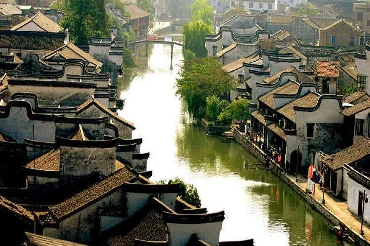 抖音你一句春不晚我就到了真江南是什么梗