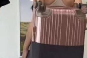 开学买条瑜伽裤是什么梗