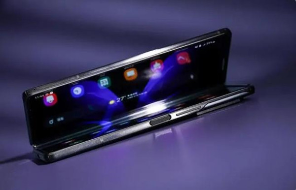 三星fold2支持双卡双待吗