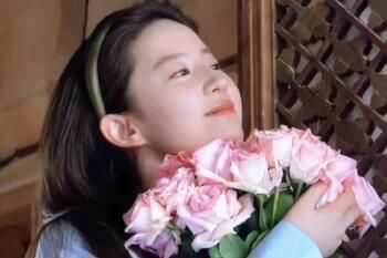 为什么都用刘亦菲捧花做头像