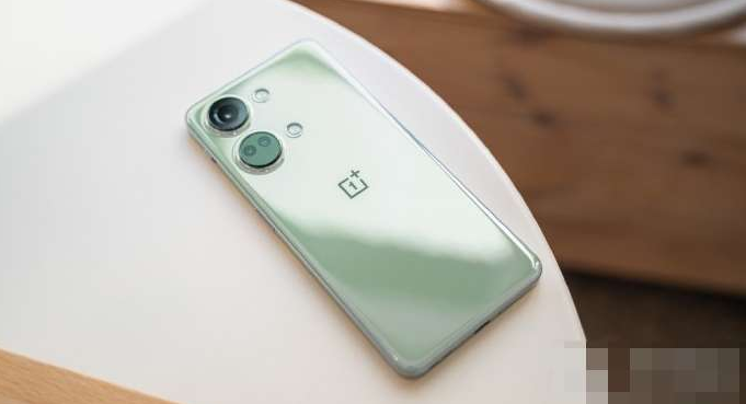 一加Ace2V玩和平精英画面很糊怎么办