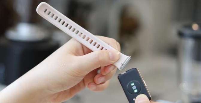 荣耀手环7电量百分比怎么查看