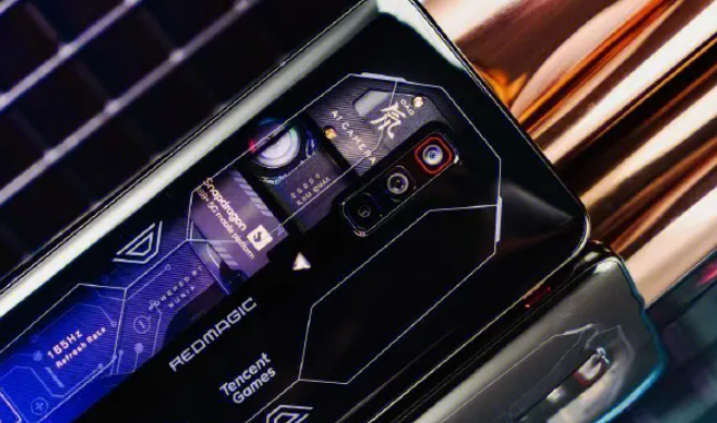 红魔8pro是直屏还是曲屏