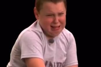 小胖孩绷不住了是什么梗