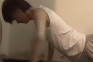 蝴蝶振翅俯卧撑是什么梗