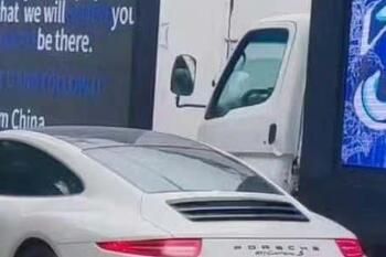 保时捷示威是什么梗