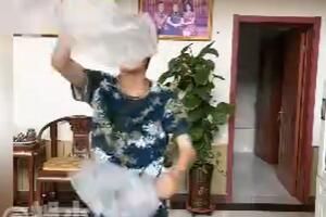 塑料袋子舞是什么意思