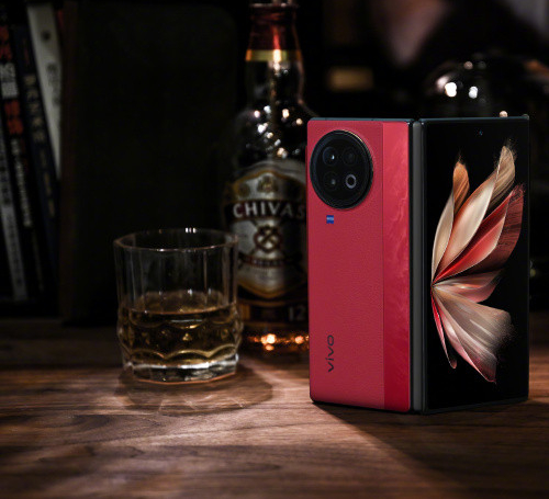 vivoXFold3搭载的是国产屏幕吗